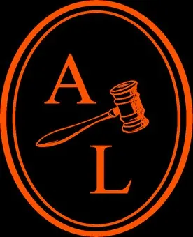 As Leiloeiras monogram: A and L in an oval with the gavel